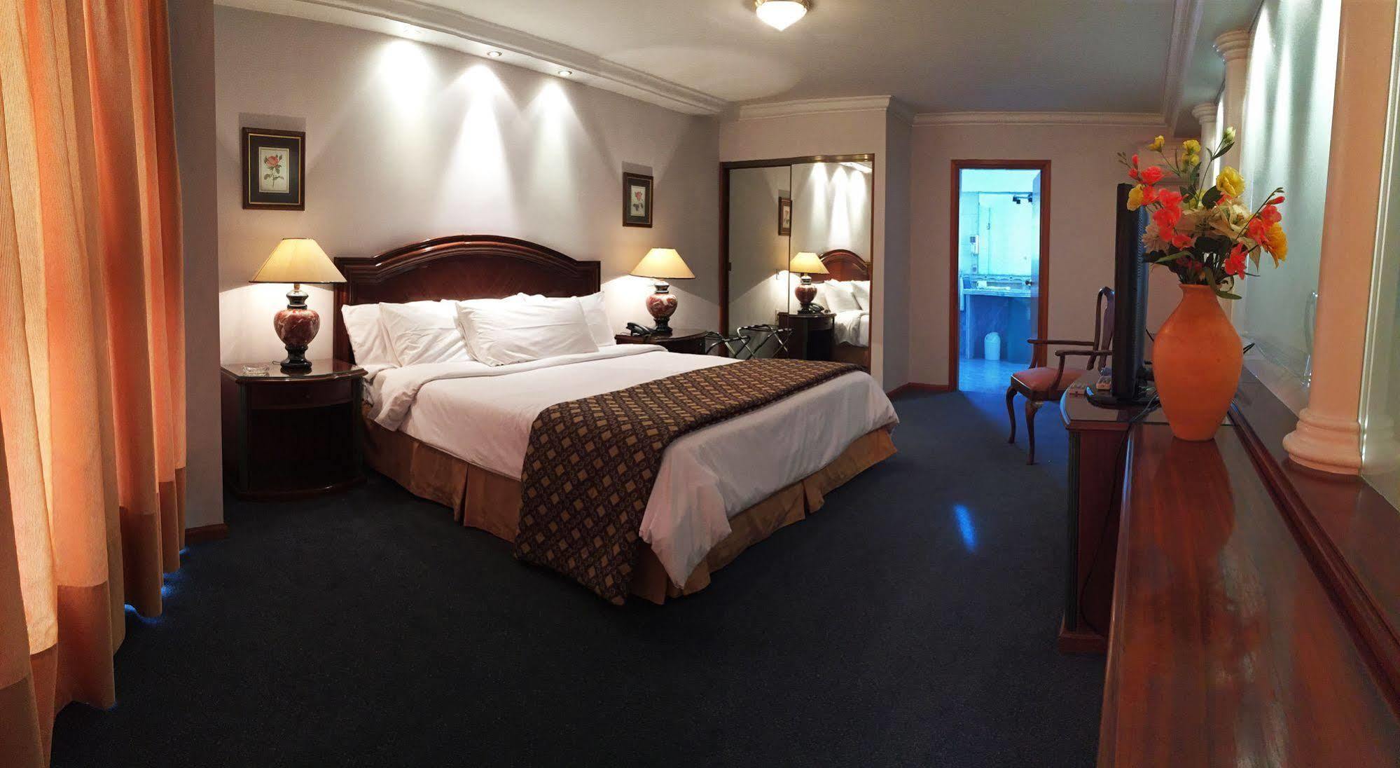 Crystal Palace Hotel Монтевидео Экстерьер фото